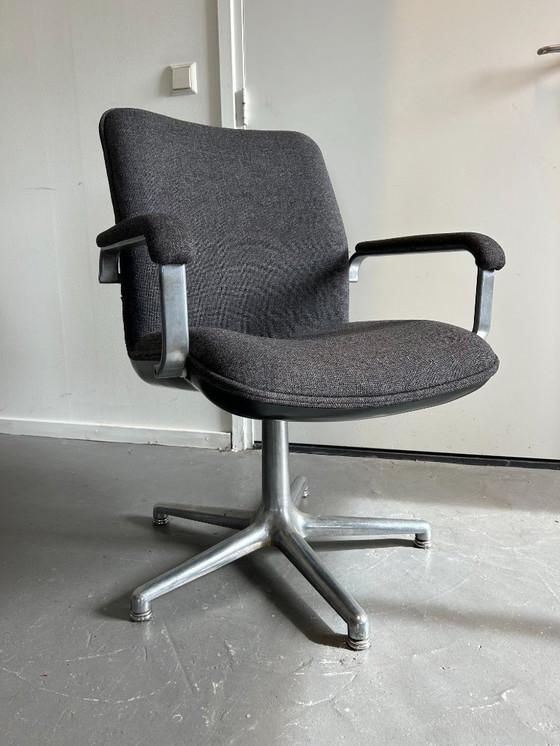 Image 1 of Artifort Design Stühle – Industriell & Zeitlos – erhältlich im 2er-Pack, 6 Stück verfügbar