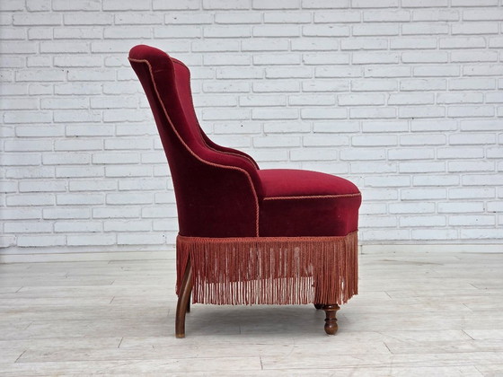 Image 1 of Sillón de cóctel danés de la década de 1950, tapizado en terciopelo rojo cereza.