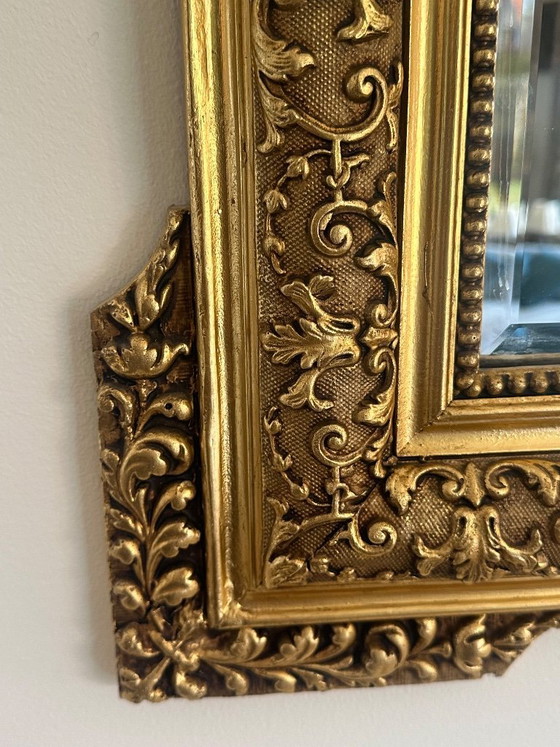 Image 1 of Specchio da parete antico francese in legno dorato con stemma di uccello e alloro, XIX secolo.