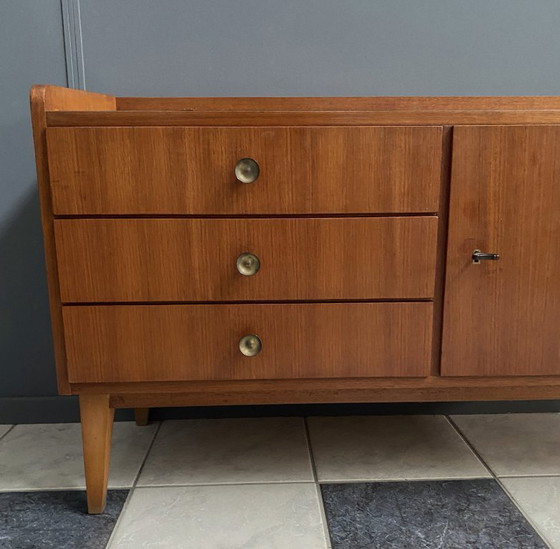 Image 1 of buffet bas en bois brun des années 1960