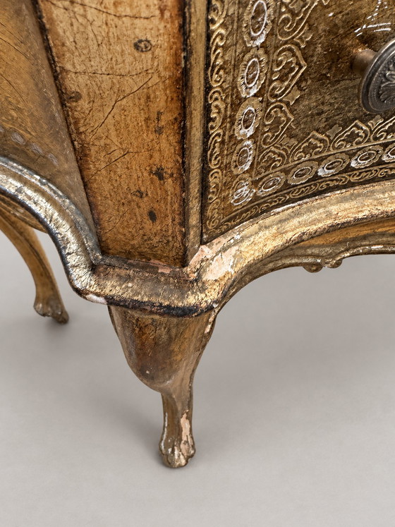 Vintage Florentijnse Nachtkastje / Ladekast – Handgeschilderd, Gouddecor, 2 Laden – Ladekasten, Wood (photo 6 of 13)