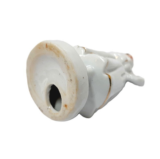 Image 1 of Statuetta in porcellana d'epoca raffigurante una ragazza che suona musica