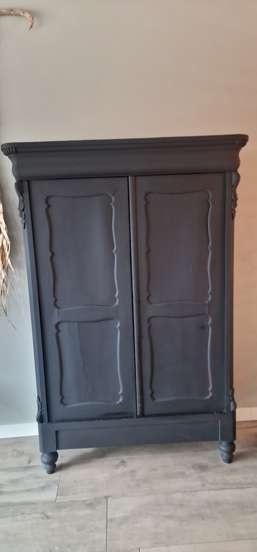 Prachtige matzwarte brocante kast