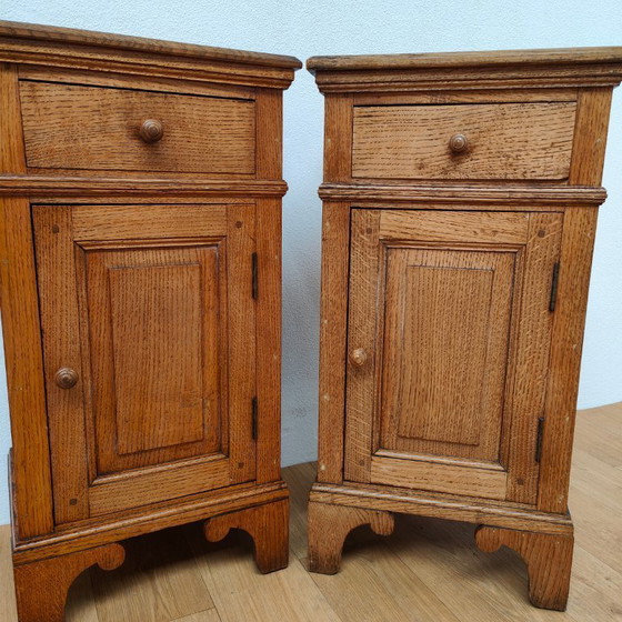 Image 1 of Set antiker Nachttische und Beistelltische aus Eiche
