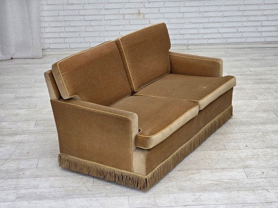 Image 1 of Deense tweezitsbank uit de jaren 70, bekleed met honinggeel meubelvelours.