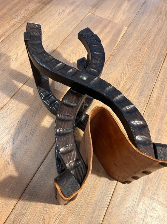 Image 1 of Taburete plegable francés de cuero en pino texturizado, circa 1960.