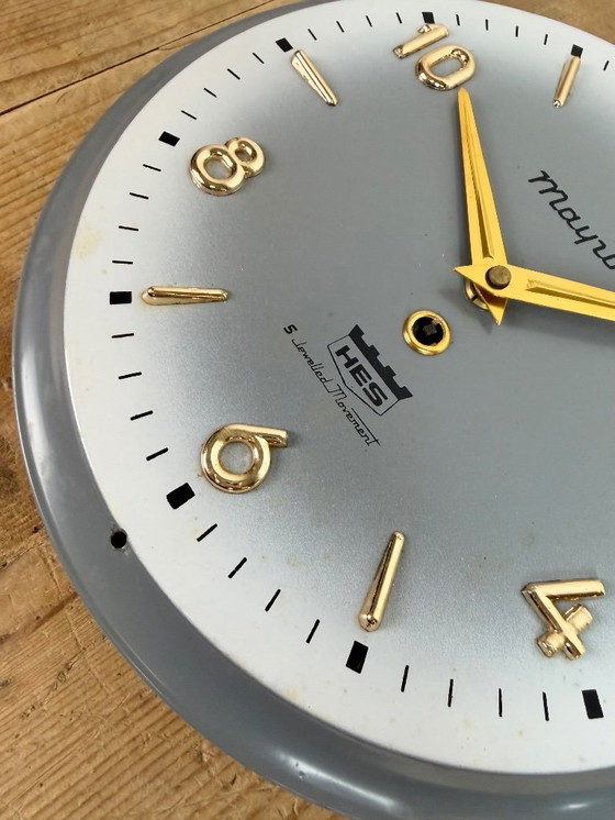 Image 1 of Vintage grijze Indiase mechanische wandklok van HES, jaren 1960.