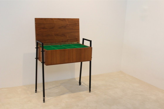Niederländischer Teak Sammlerschrank und Nähtisch, Aufbewahrungsschrank, Holz, Metall, Schwarz, Vintage (Foto 9 von 13)