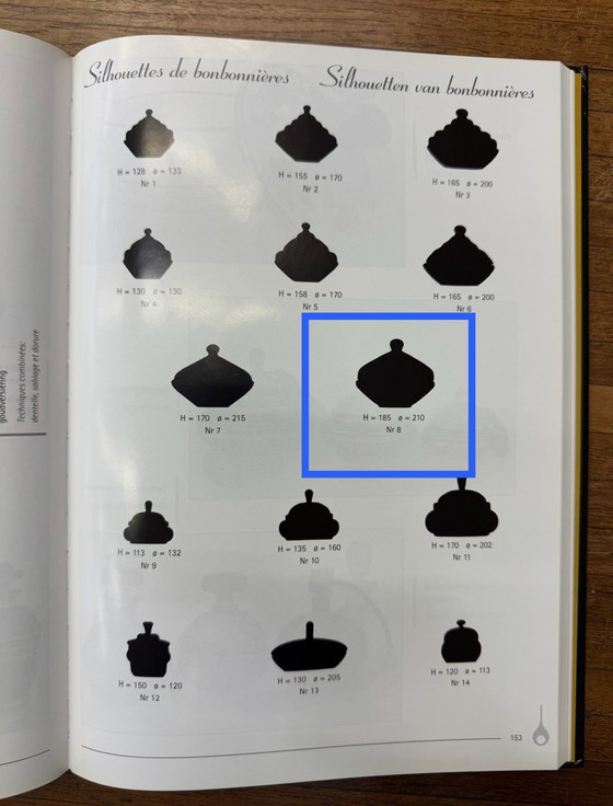 Image 1 of Grande bomboniera in vetro nero, serie "Mimosa" - Boom, Belgio Art Déco - Vetro ialitico -