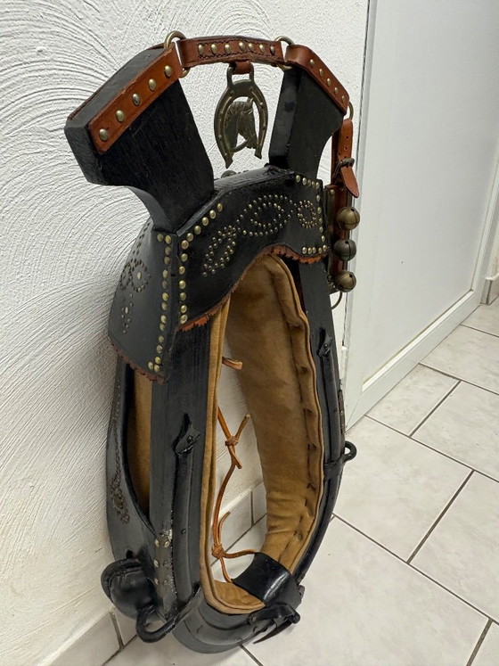 Collare per Cavallo Antico in Pelle – Decorazioni murali, Leather, Wood (photo 2 of 5)