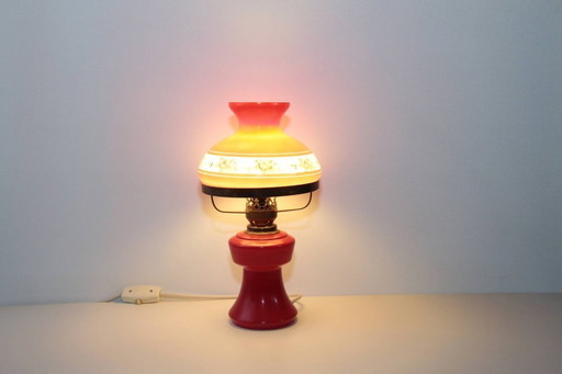 Lampe à pétrole, abat-jour en verre rouge, verre opale, nostalgie des années 1970 de la RDA