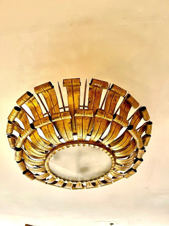 Image 1 of Grote vergulde metalen kroon met origineel glas, 1950