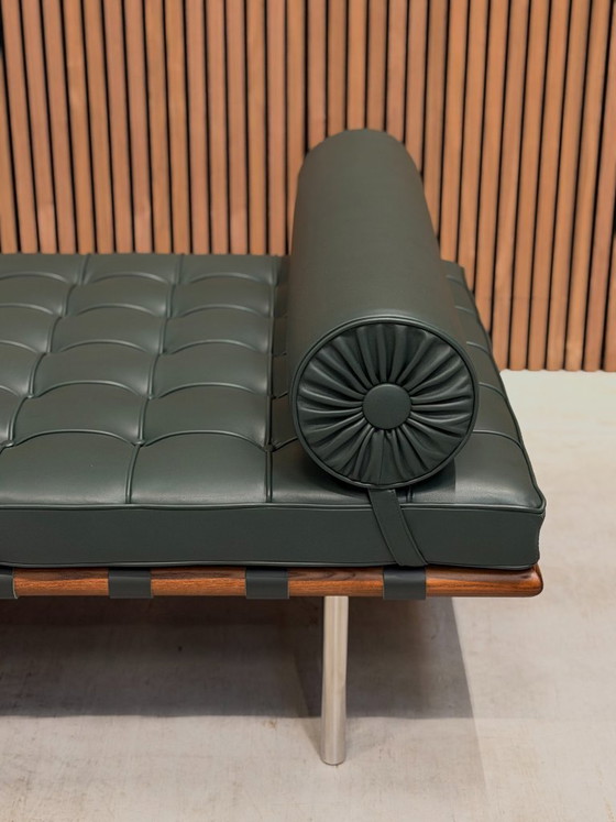 Image 1 of Lettino da giorno Knoll Barcelona - Verde Bauhaus