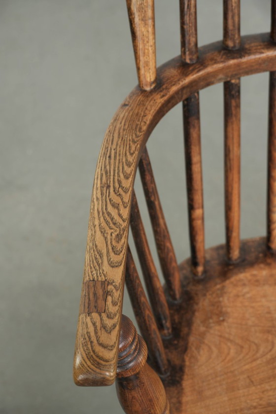 Image 1 of Antieke Engelse spijlenstoel, Windsor chair/ bijzetstoel uit begin 19e eeuw met mooie diepe kleuren