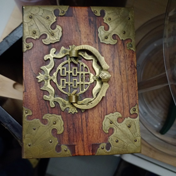 Image 1 of Portagioielli in legno di ciliegio e giada