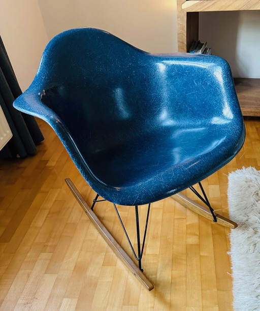 Sedia a dondolo Vitra Eames