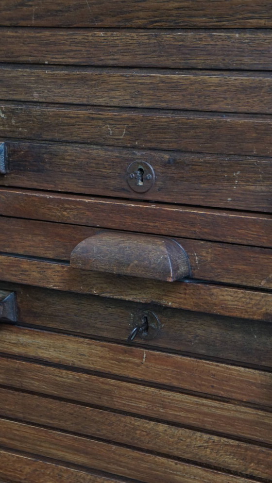 Image 1 of Mobiletto antico in rovere con due ante a rullo