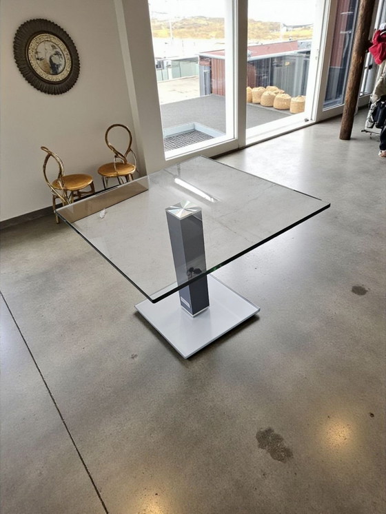 Image 1 of Tavolo di design in metallo e vetro, tavolino laterale, tavolino da caffè in vetro di valore, tavolino da divano