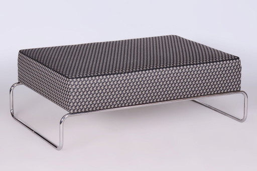 Mesa otomana Bauhaus restaurada, cromada, con tapicería nueva, checa, década de 1930. – hockers en poefs, Metal, Textile