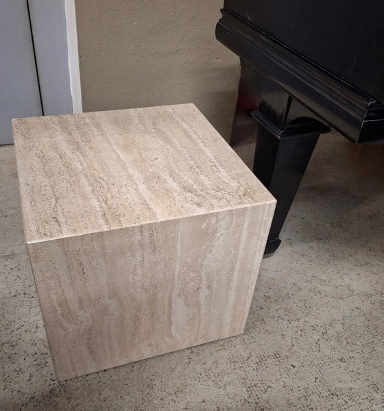 Image 1 of Italiaanse salontafel of sokkel van natuurlijk geaderd travertijn.