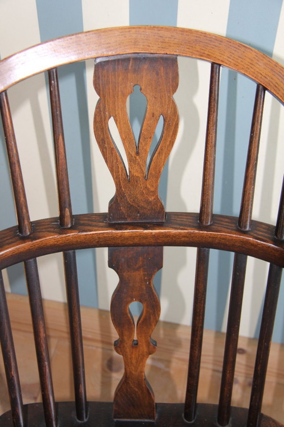 Image 1 of Silla Windsor antigua inglesa con respaldo bajo
