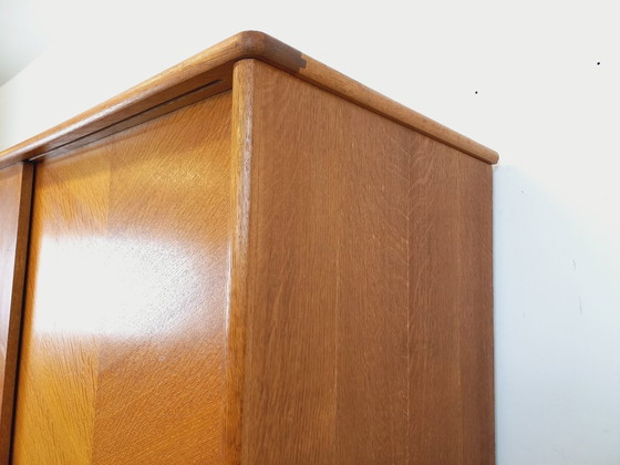 Image 1 of Vintage eikenhouten kledingkast uit de jaren 60