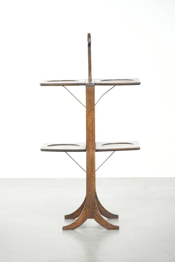 Image 1 of Schöner englischer Beistelltisch/Kuchenständer aus Eiche aus dem späten 19./frühen 20. Jahrhundert