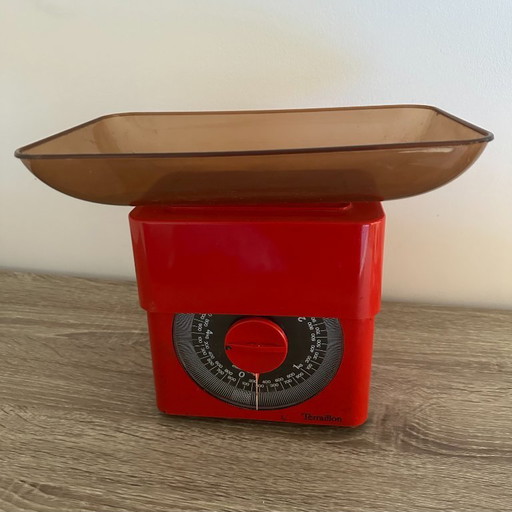 Balanza mecánica roja Terraillon vintage de los años 70