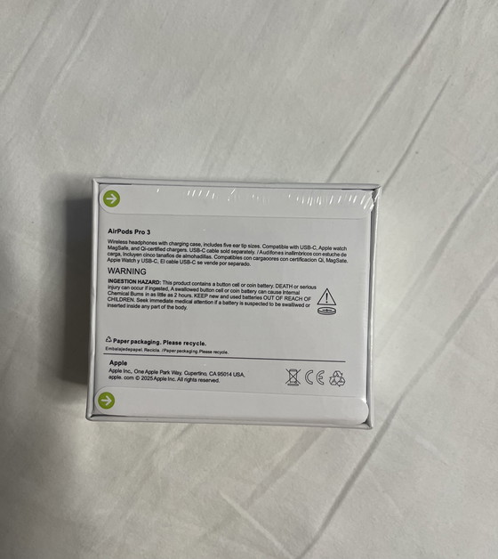 Image 1 of AirPods Pro 3