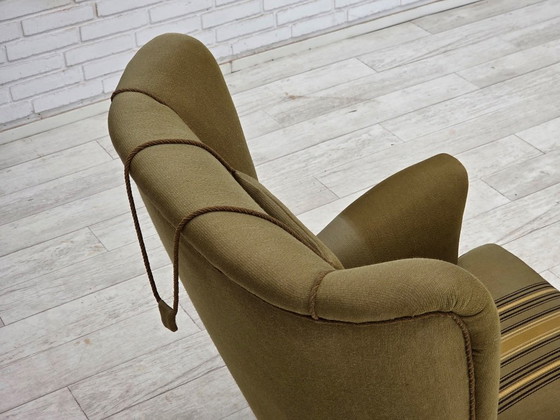 Image 1 of Sillón danés de respaldo alto de la década de 1960, tapizado original en lana verde.