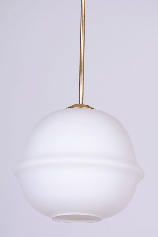 Restaurierter Kronleuchter aus der Mitte des 20. Jahrhunderts, Messing, Opalglas, neu verkabelt, tschechisch, (photo 2 of 6)
