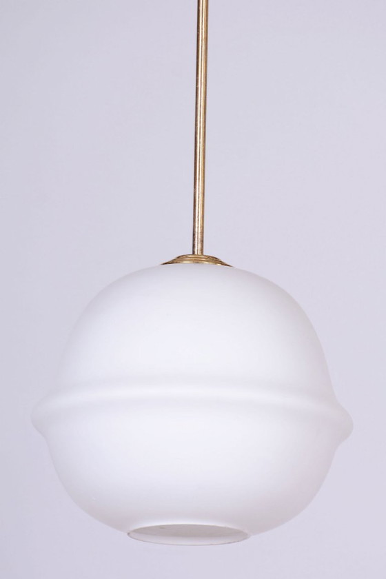 Restaurierter Kronleuchter aus der Mitte des 20. Jahrhunderts, Messing, Opalglas, neu verkabelt, tschechisch, (photo 2 of 6)