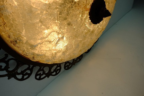 Image 1 of Grand abat-jour en verre dépoli de style Hollywood Regency, cadre en laiton