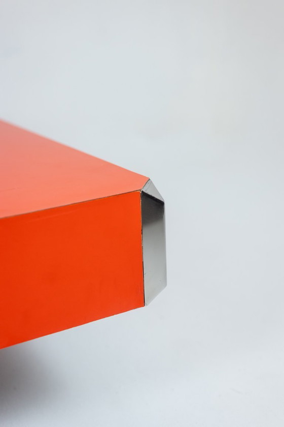 Image 1 of Willy Rizzo. Table basse laquée formant bar. Années 1970.