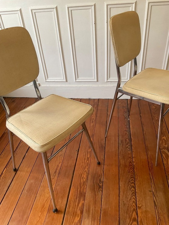 Image 1 of Een paar vintage stoelen uit de jaren 50 - gestempeld - verchroomd staal en gepatineerd kunstleer.