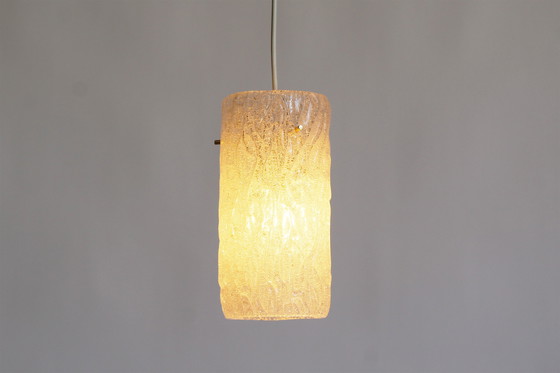 Image 1 of 1x Petite lampe suspendue en verre et laiton 'Riffle' de Kalmar