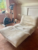 Fauteuil Calin de Ligne Roset avec repose-pieds trois positions