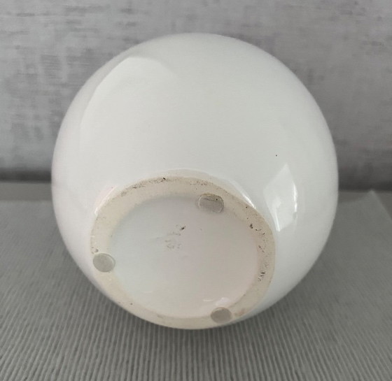 Image 1 of Round white vase by Bob, Special Interior Accessories