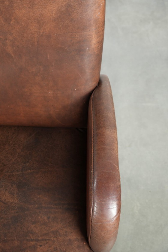 Image 1 of 2 x Mooi afgewerkte eetkamerstoel/ bijzetstoel met armleuningen gemaakt van rundleer