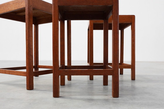 Image 1 of Juego de 3 mesas apilables de madera de roble en estilo Art Decó, Francia ca. 1925