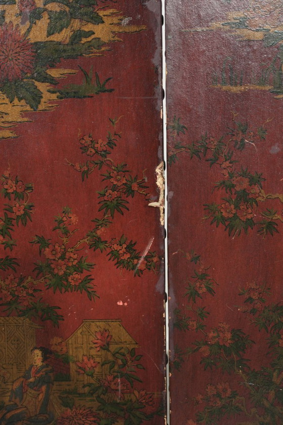 Image 1 of Prachtige antieke Engelse rode lederen met de hand beschilderde Chinoiserie roomdevider/ kamerscherm met florale motieven