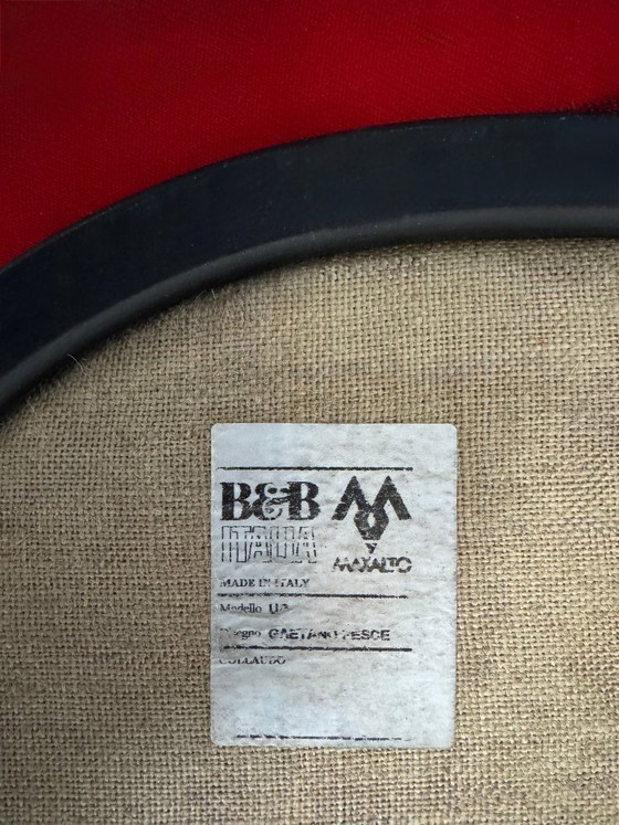 Image 1 of Fauteuil design B&B Italia La Mamma Up en tissu rouge