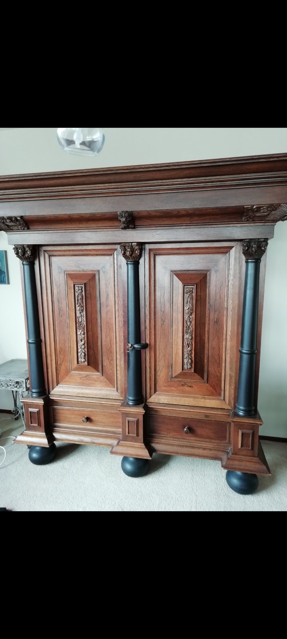 Image 1 of Armario de lujo con mucho espacio de almacenamiento