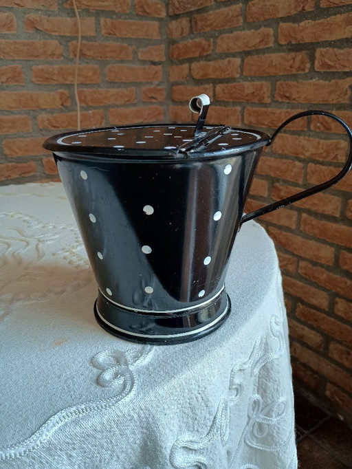 Vintage metal bucket with flip-top mechanism