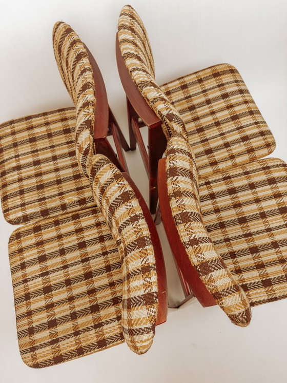 Image 1 of 4x Vintage houten eetkamerstoelen met blokte stof