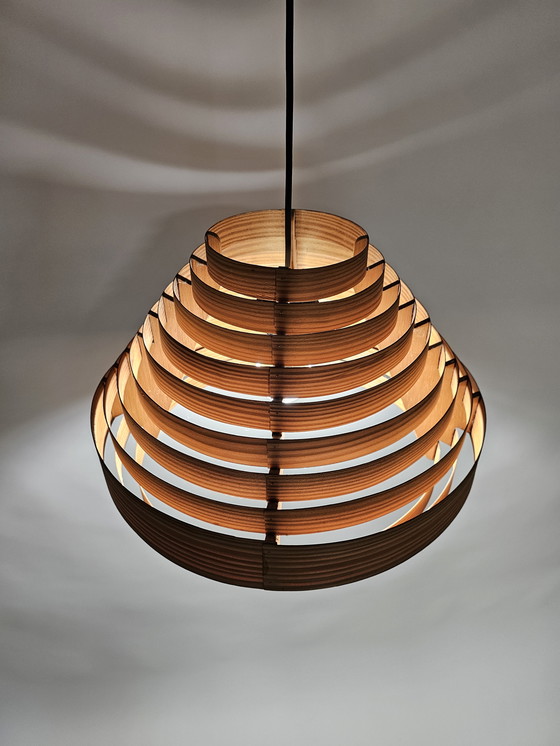 Image 1 of Chapa de madera Lámpara colgante atribuida a Hans Agne Jacobson Diseño sueco Años 70