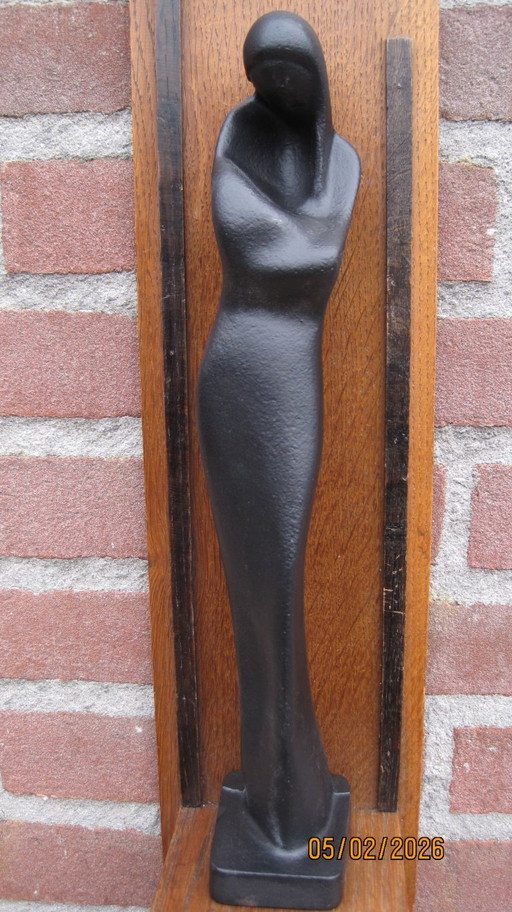 Escultura Maternité según René Daemen con consola Art Déco.