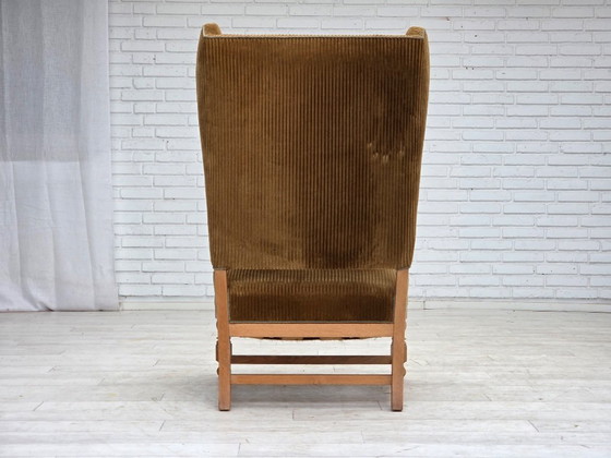 Image 1 of Anni '70, poltrona scandinava con schienale alto e ala, mobili in velluto a coste, legno di quercia intagliato.