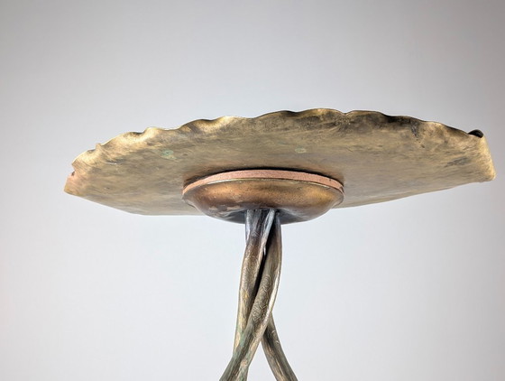 Image 1 of Mesa japonesa Art Nouveau de la década de 1920, de bronce y latón con motivo de libélula.