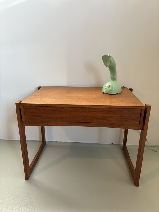 Cómoda mesita de noche H. Sigh & Son